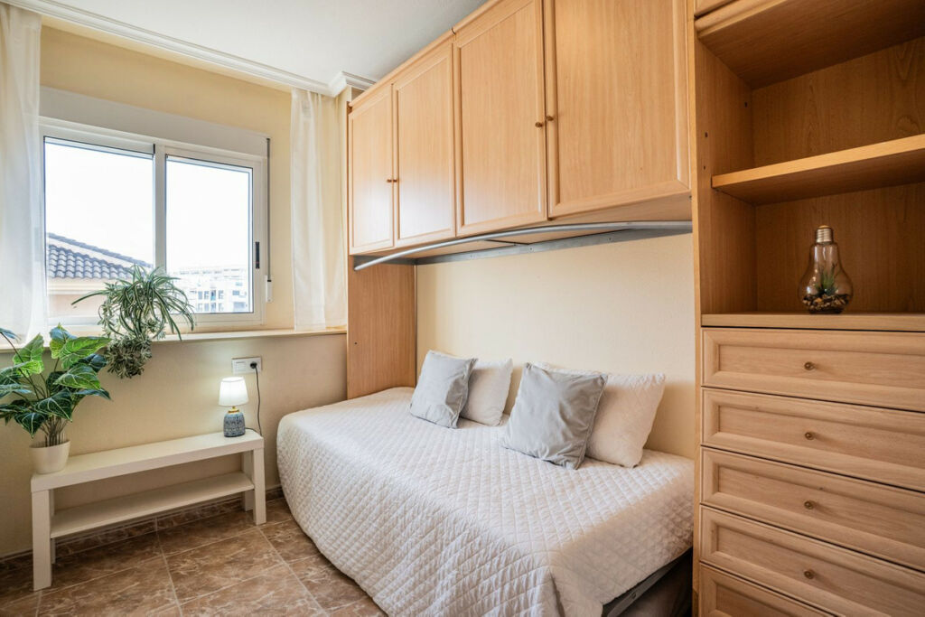 Middle Floor Apartment Torrevieja Alicante - image 6
