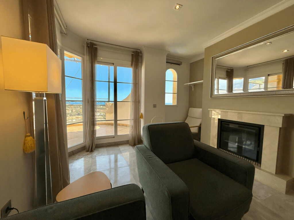 Middle Floor Apartment Nueva Andalucía Málaga - image 6