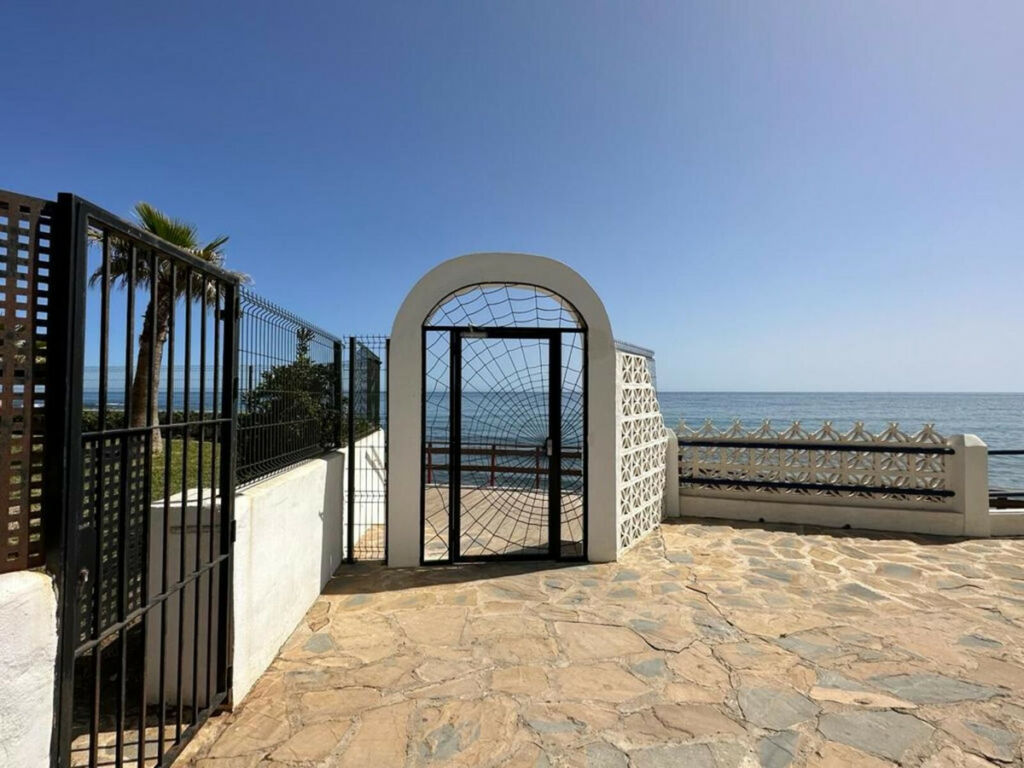 Ground Floor Apartment Calahonda Málaga - image 6
