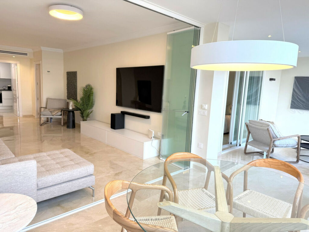 Middle Floor Apartment Puerto Banús Málaga - image 6