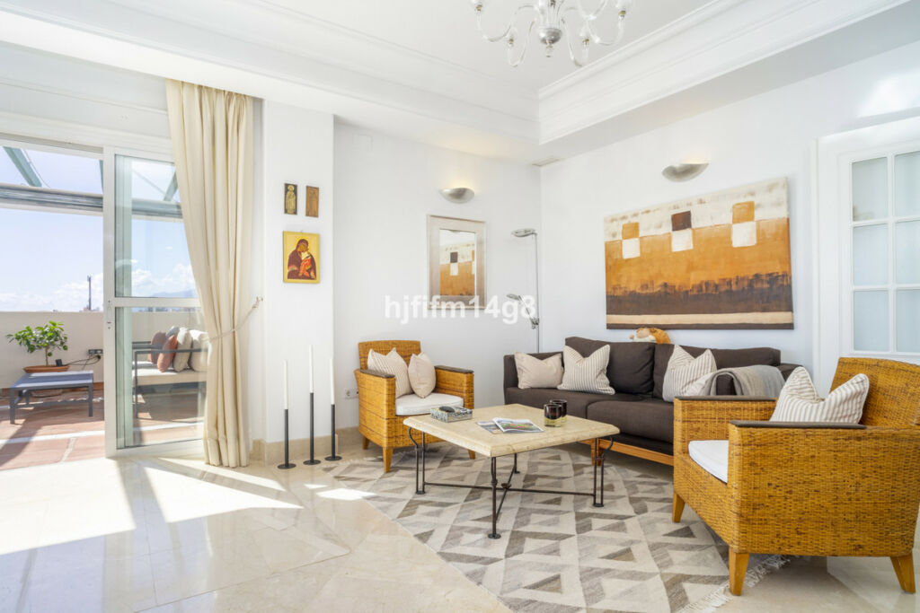 Penthouse Nueva Andalucía Málaga - image 6