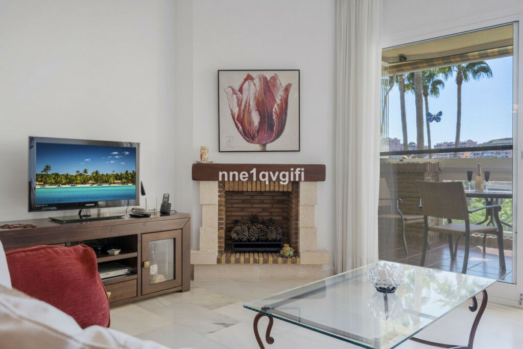 Middle Floor Apartment Calahonda Málaga - image 6