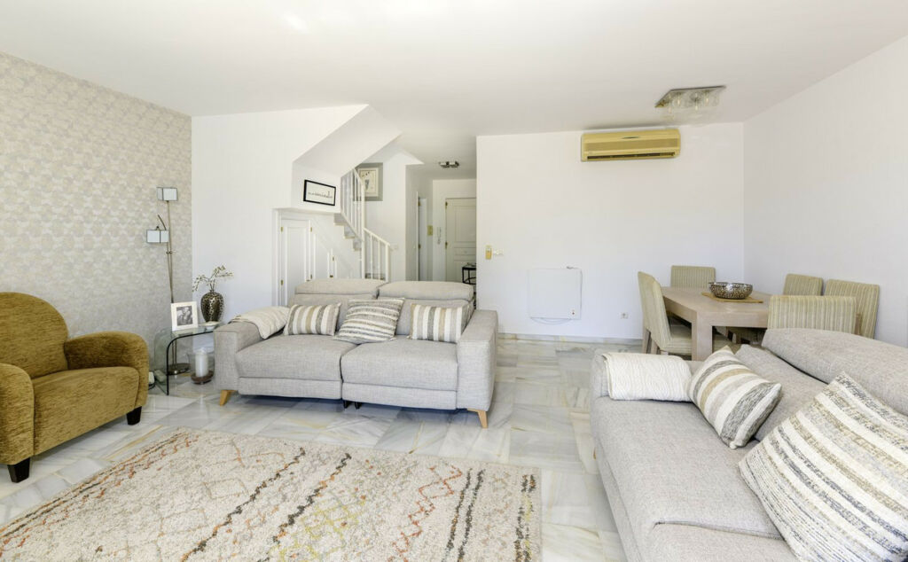 Townhouse Atalaya Málaga - image 6