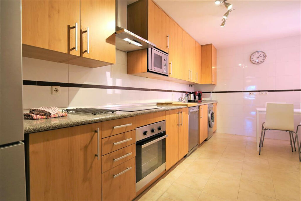 Middle Floor Apartment Estepona Málaga - image 6