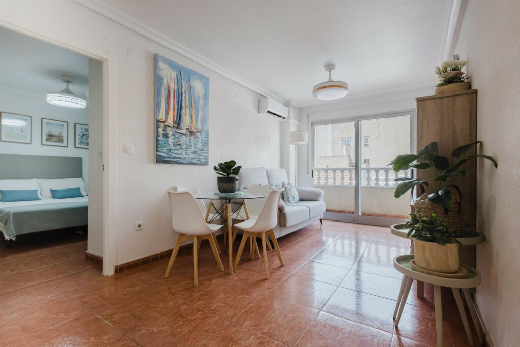 Middle Floor Apartment Torrevieja Alicante - image 6