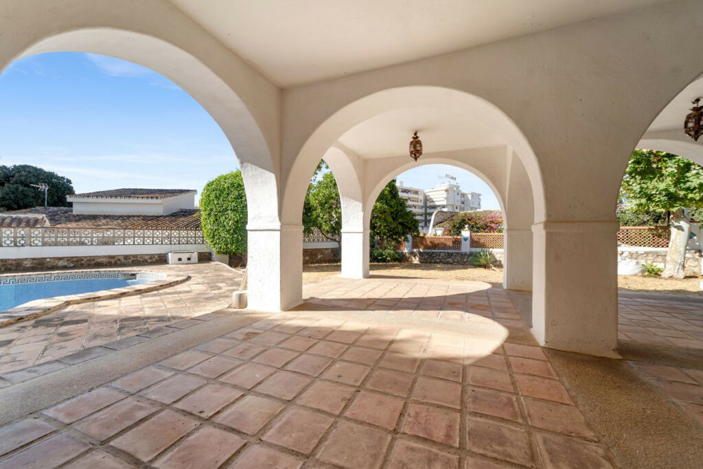 Detached Villa Fuengirola Málaga - image 6