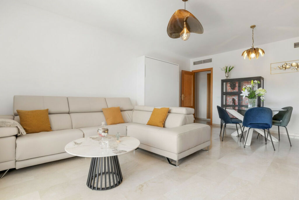 Middle Floor Apartment Bel Air Málaga - image 6