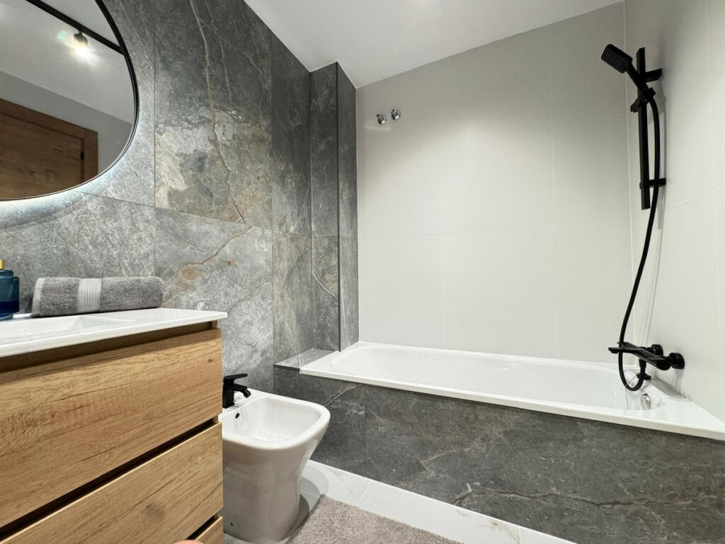 Middle Floor Apartment Torrevieja Alicante - image 6