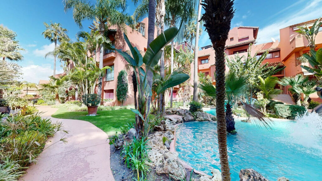 Middle Floor Apartment Marbella Málaga - image 6