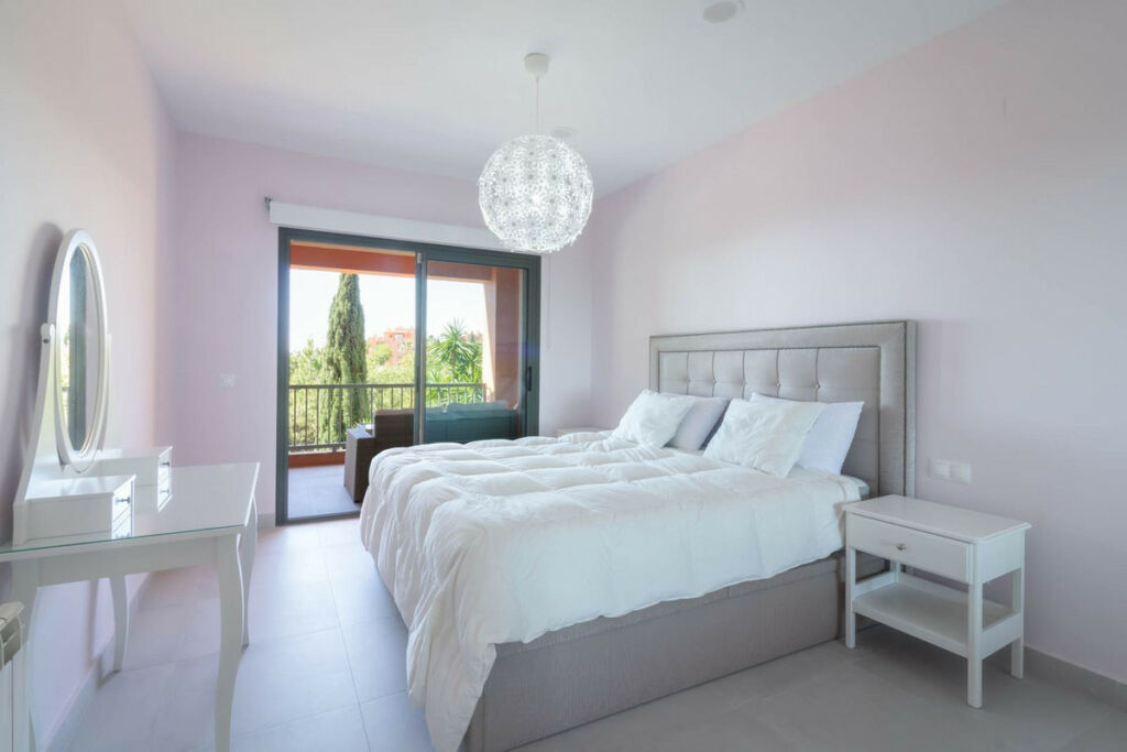 Middle Floor Apartment Los Flamingos Málaga - image 6