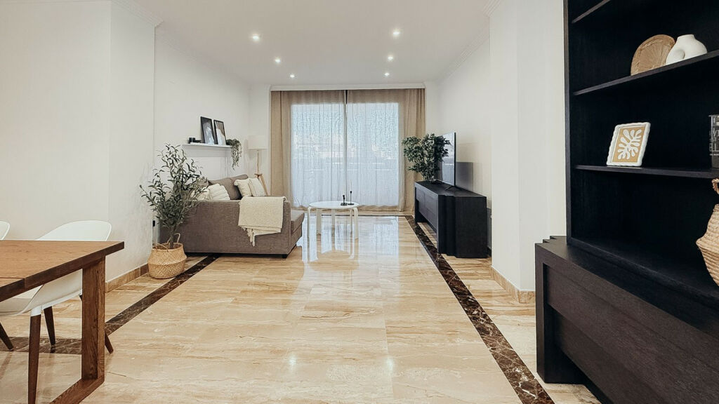 Middle Floor Apartment Estepona Málaga - image 6