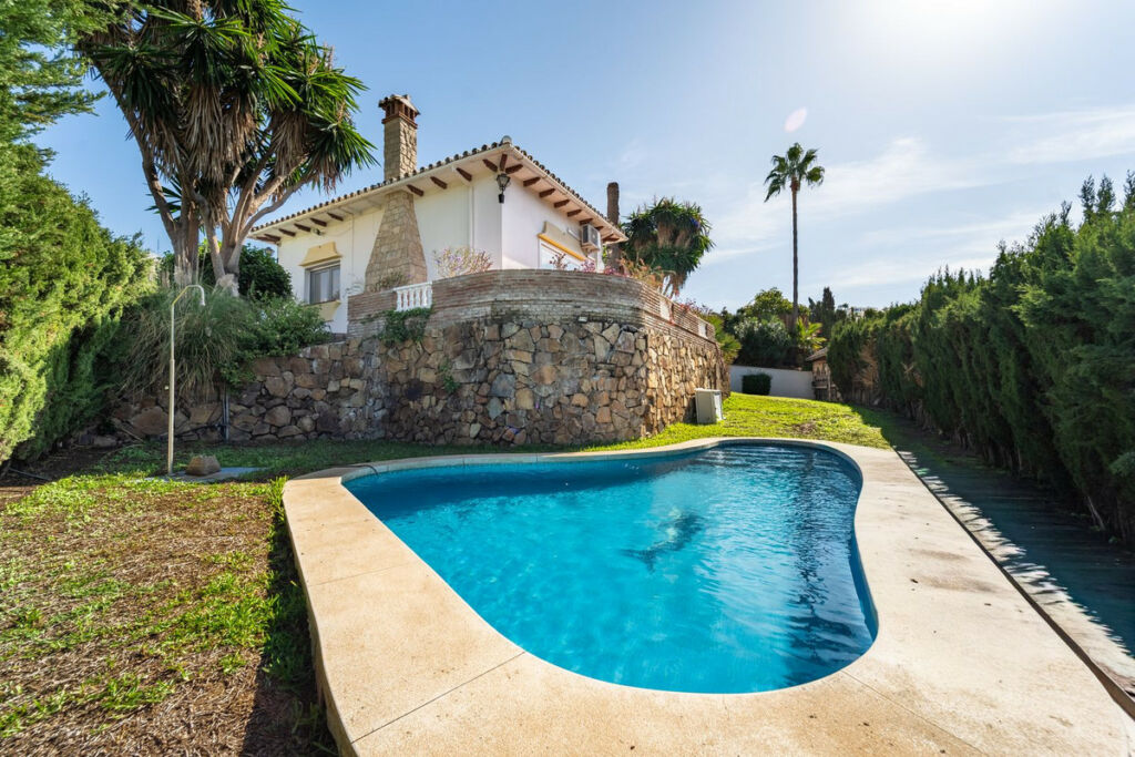 Detached Villa Riviera del Sol Málaga - image 6