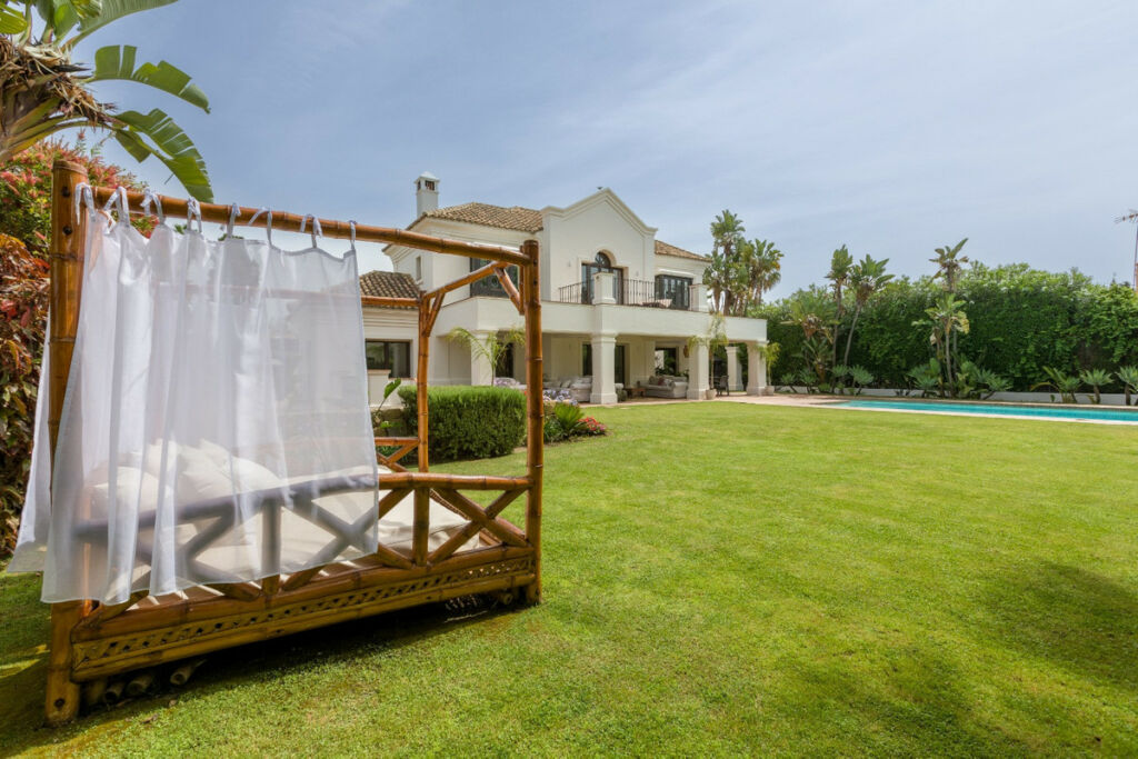 Detached Villa Guadalmina Baja Málaga - image 6