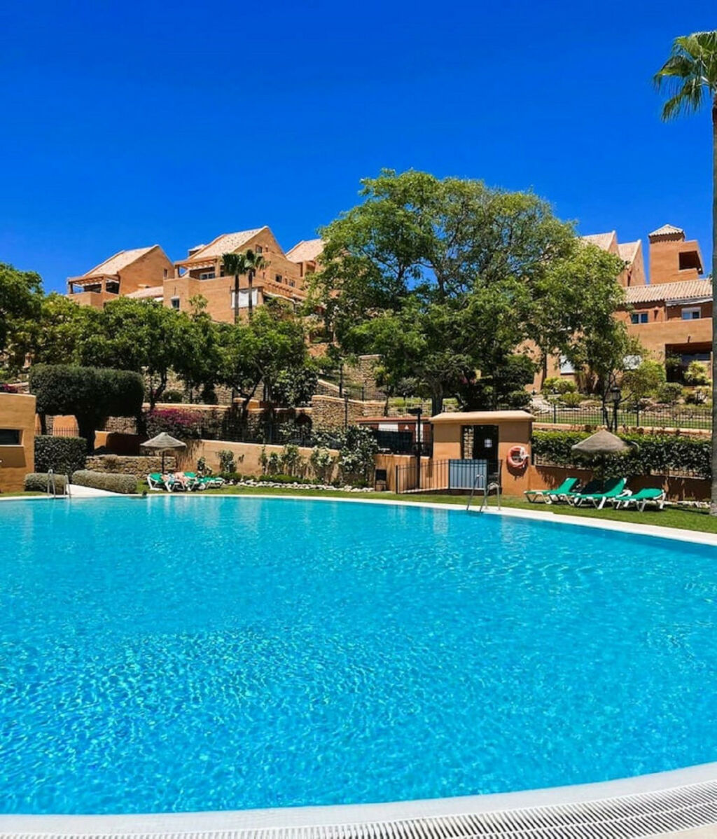 Middle Floor Apartment Elviria Málaga - image 6
