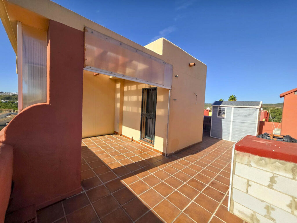 Townhouse La Duquesa Málaga - image 6