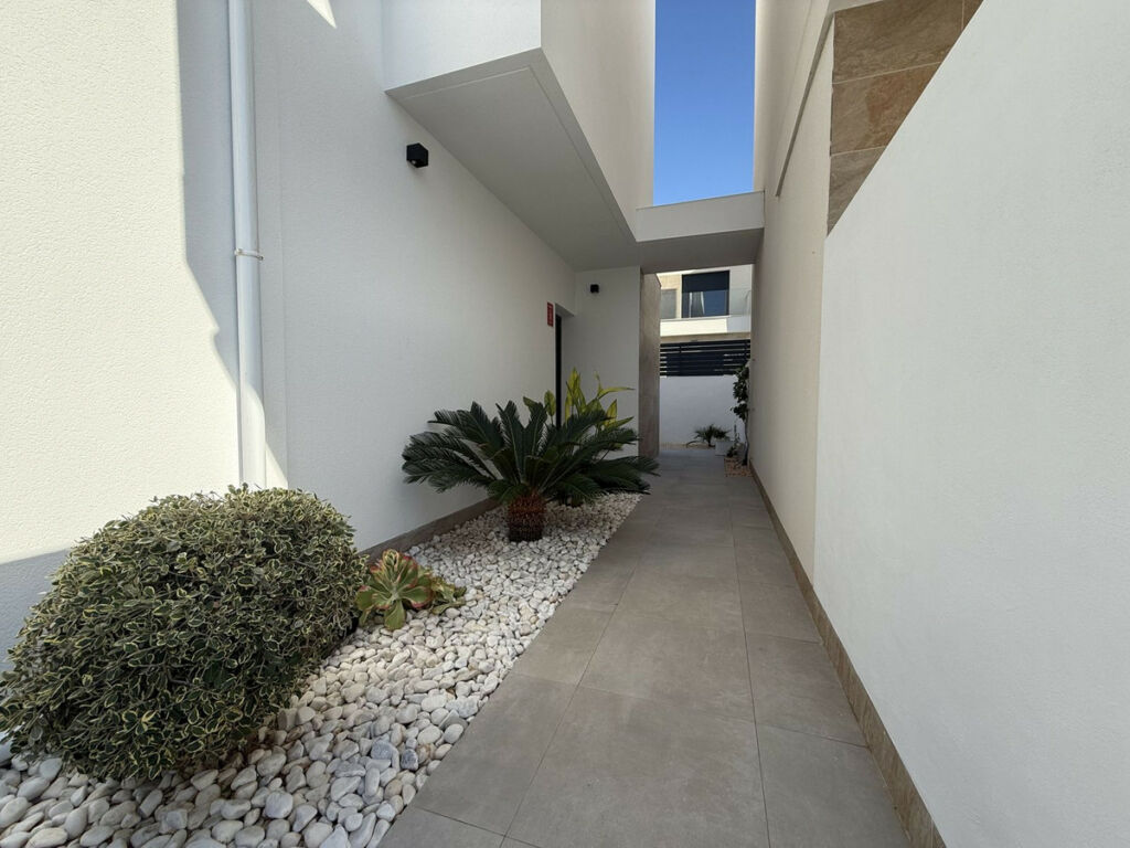 Detached Villa Los Montesinos Alicante - image 6