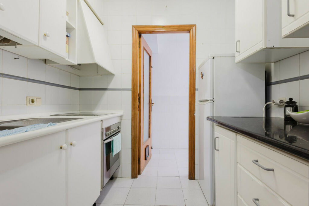 Middle Floor Apartment Torrevieja Alicante - image 6