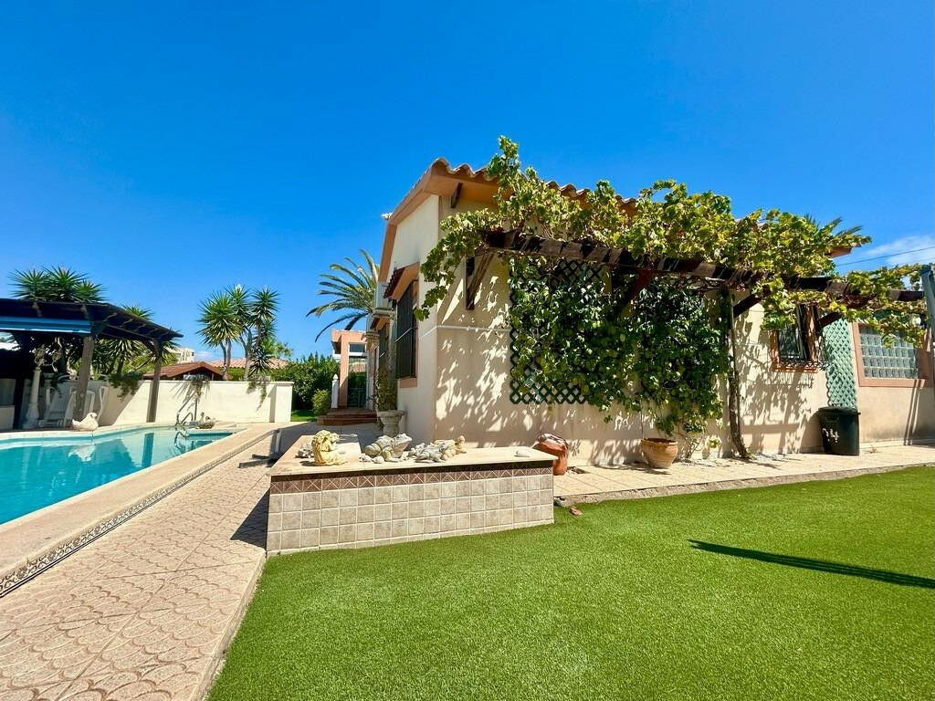 Detached Villa Cabo Roig Alicante - image 6