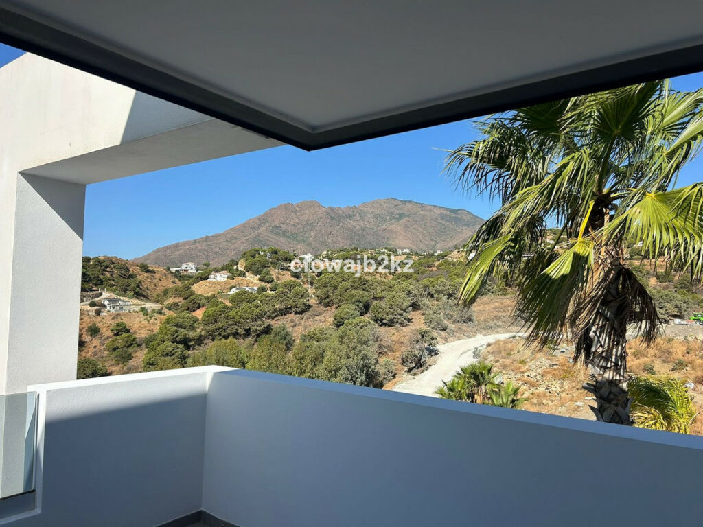 Top Floor Apartment Estepona Málaga - image 6