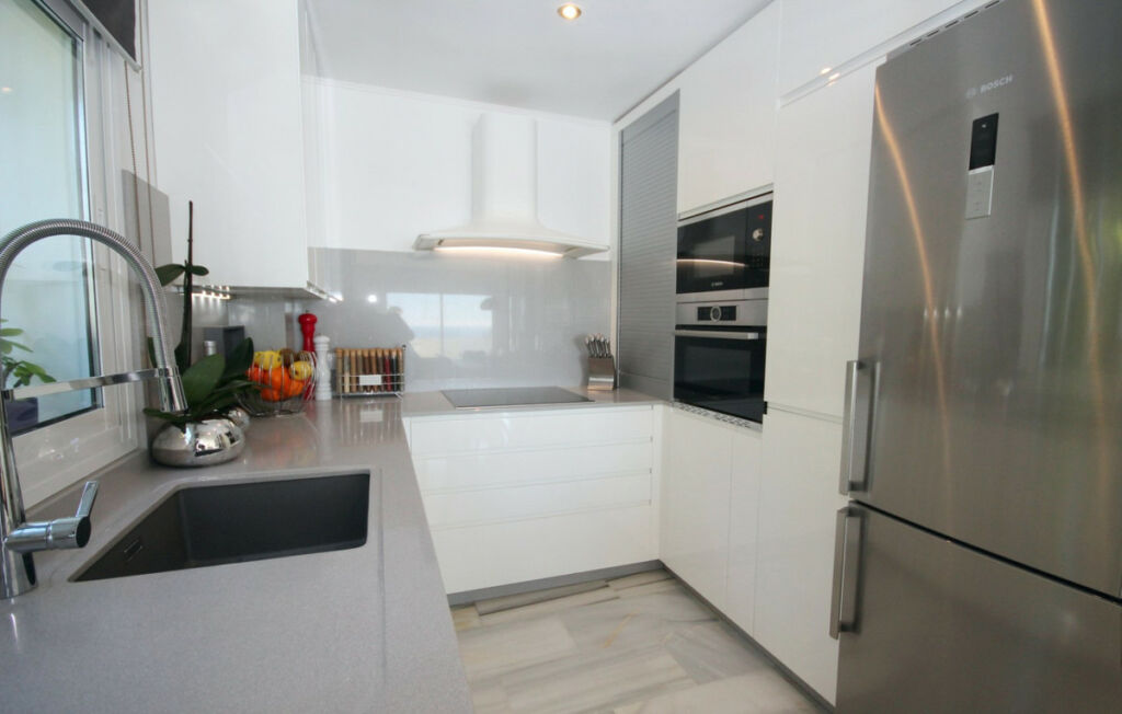 Middle Floor Apartment La Mairena Málaga - image 6