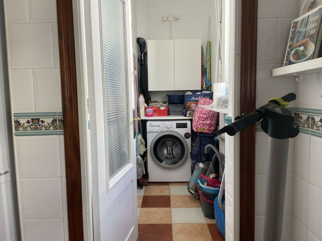 Middle Floor Apartment Estepona Málaga - image 6