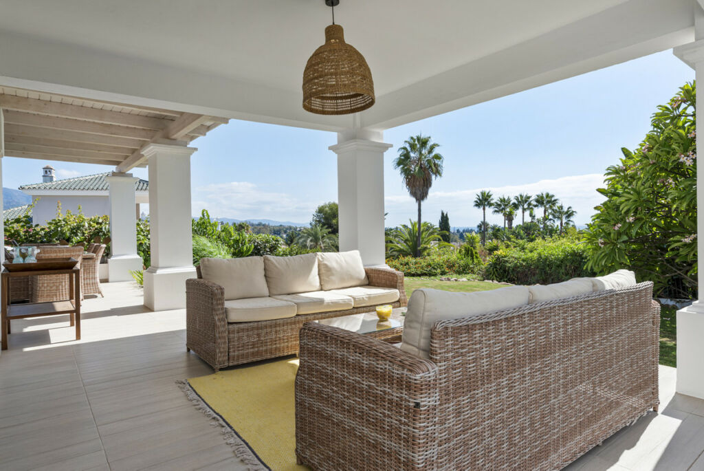 Detached Villa Nueva Andalucía Málaga - image 6