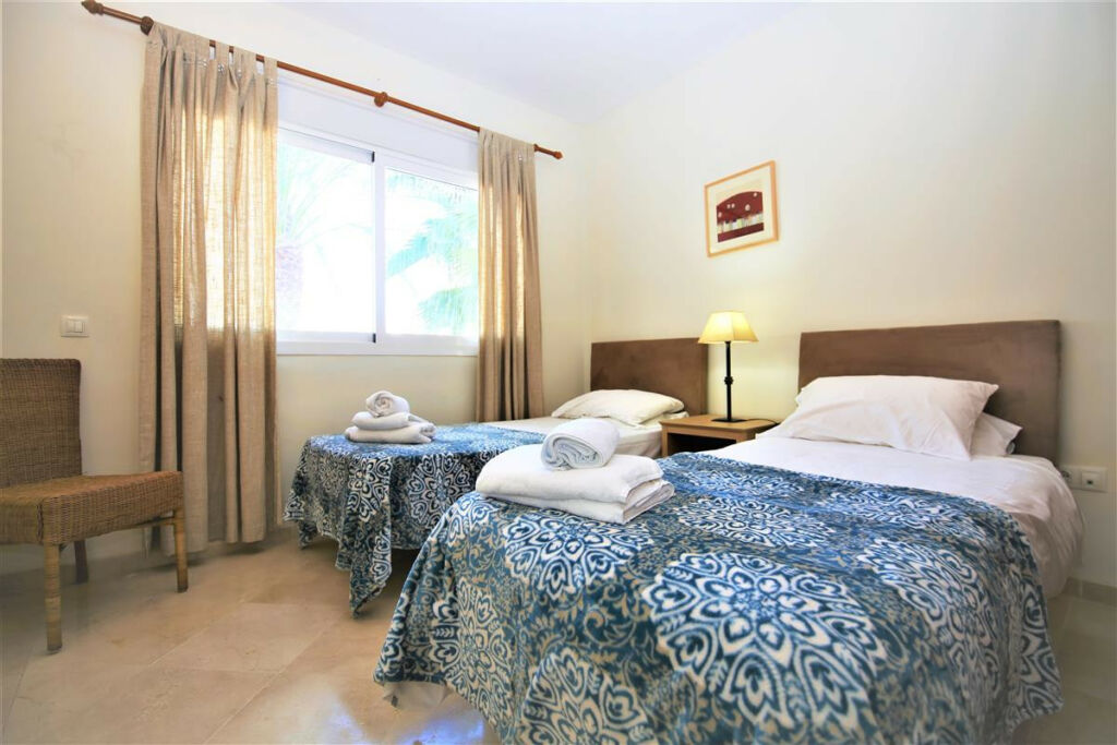 Middle Floor Apartment Estepona Málaga - image 6