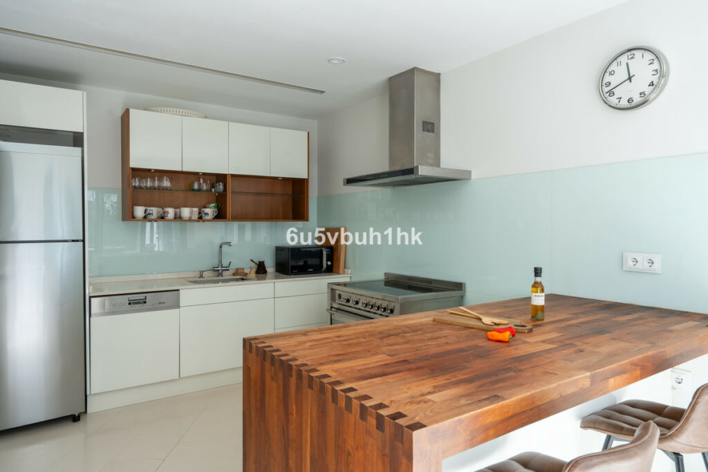 Detached Villa Nueva Andalucía Málaga - image 6