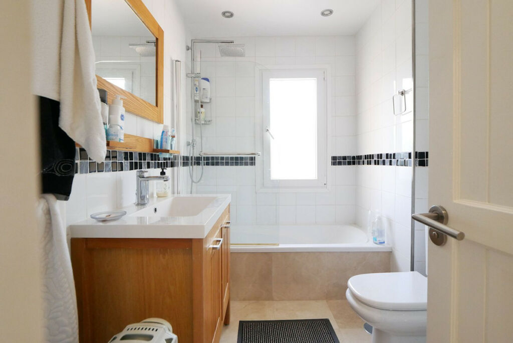 Middle Floor Apartment Puerto de Cabopino Málaga - image 6