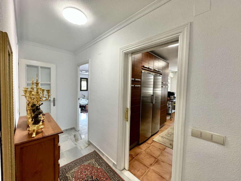 Middle Floor Apartment Fuengirola Málaga - image 6