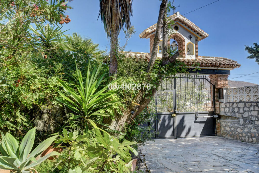 Detached Villa Benalmadena Pueblo Málaga - image 6