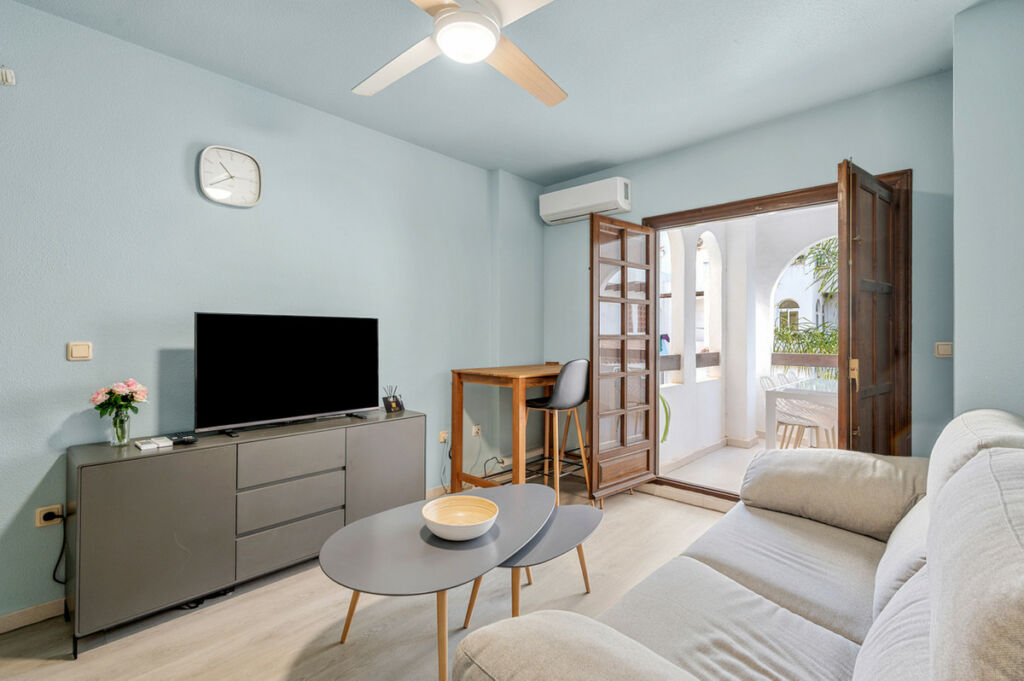 Middle Floor Apartment Torrevieja Alicante - image 6