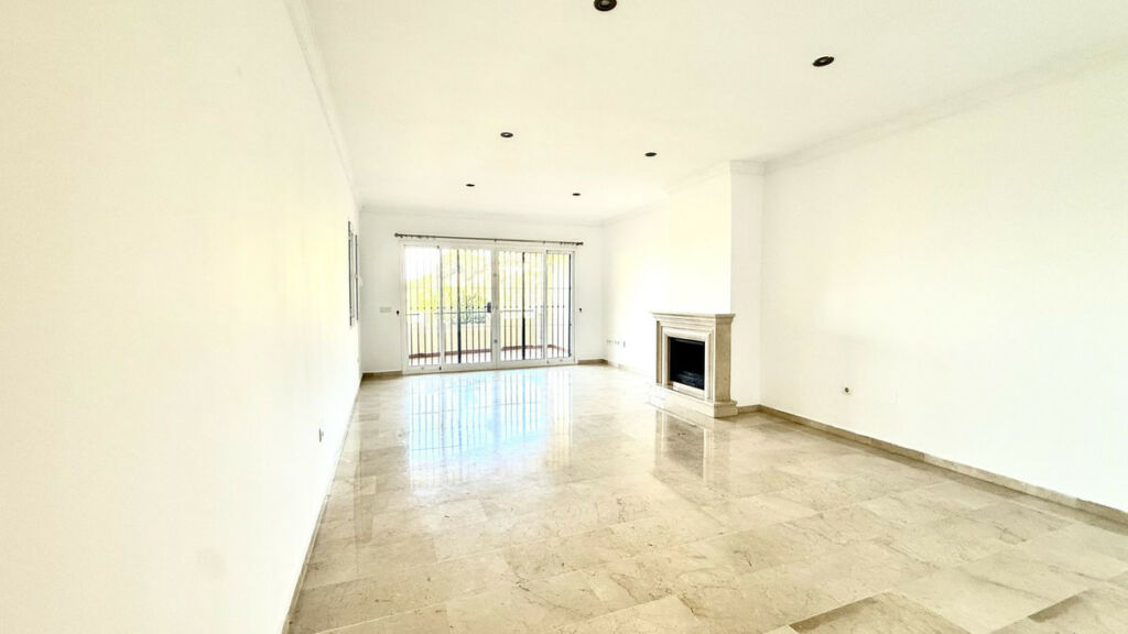 Ground Floor Apartment Elviria Málaga - image 6