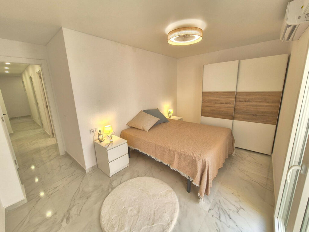 Middle Floor Apartment Torrevieja Alicante - image 6
