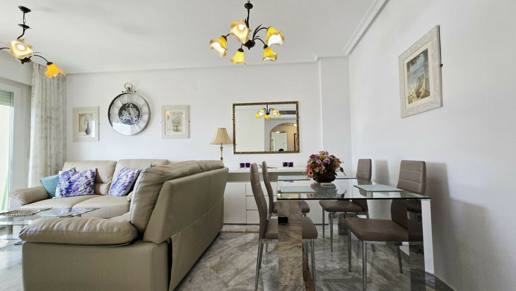Middle Floor Apartment Nueva Andalucía Málaga - image 6
