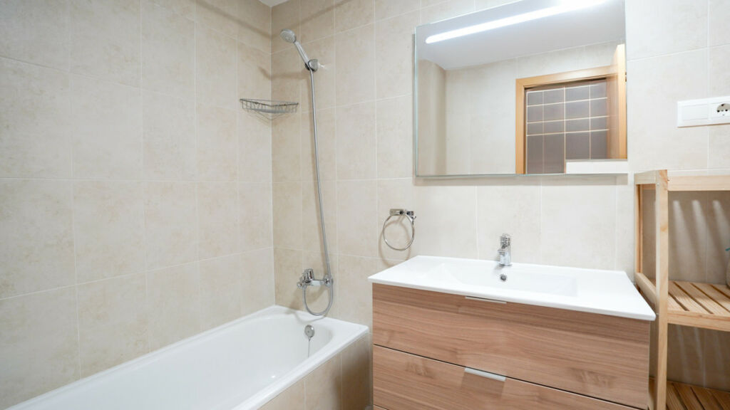 Middle Floor Apartment Nueva Andalucía Málaga - image 6
