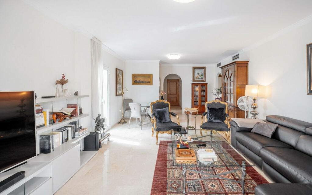 Middle Floor Apartment The Golden Mile Málaga - image 6