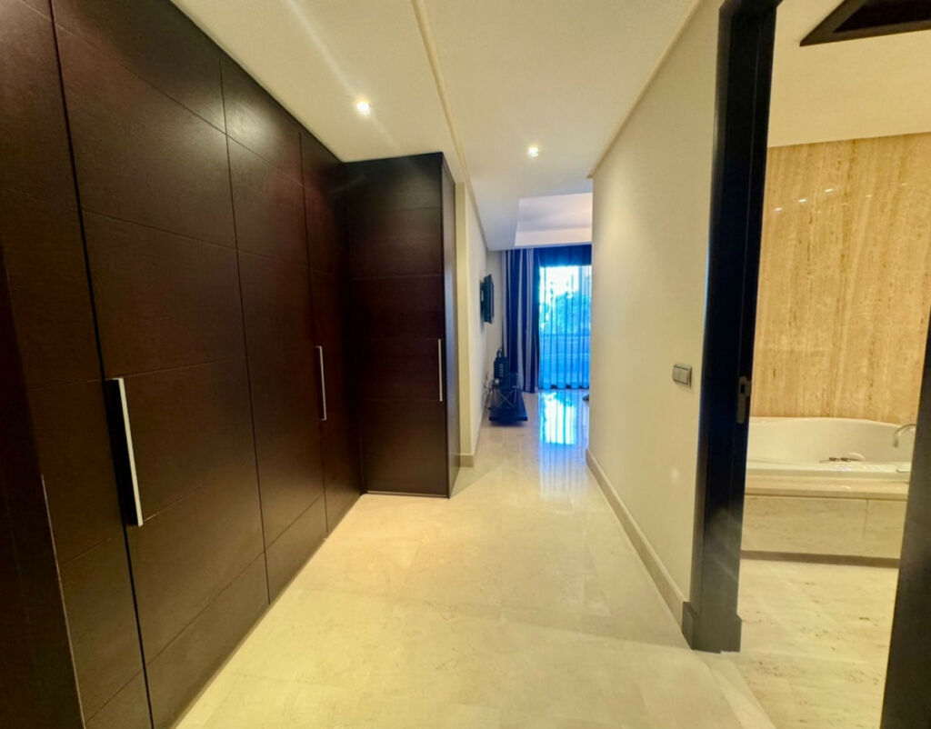Ground Floor Apartment Puerto Banús Málaga - image 6