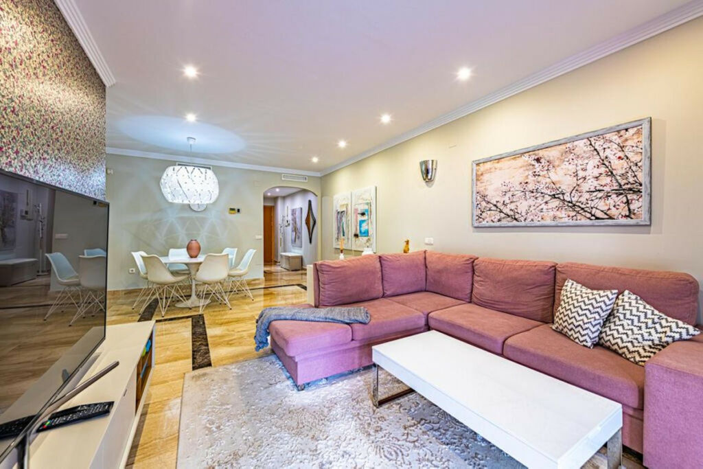 Middle Floor Apartment New Golden Mile Málaga - image 6