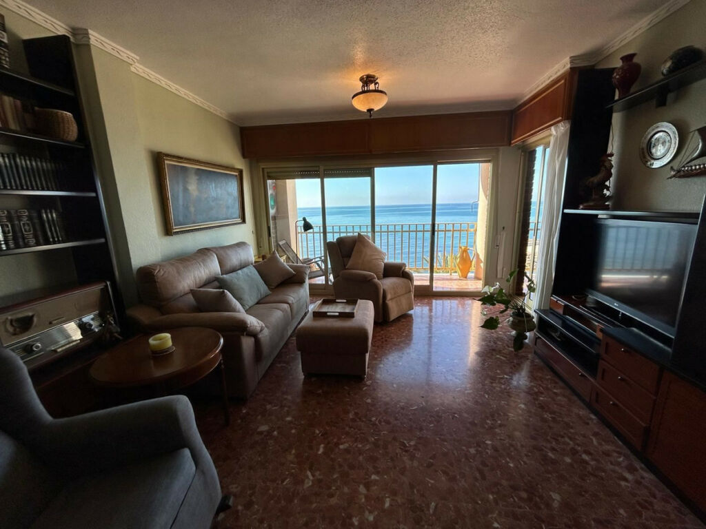 Middle Floor Apartment Torrevieja Alicante - image 6