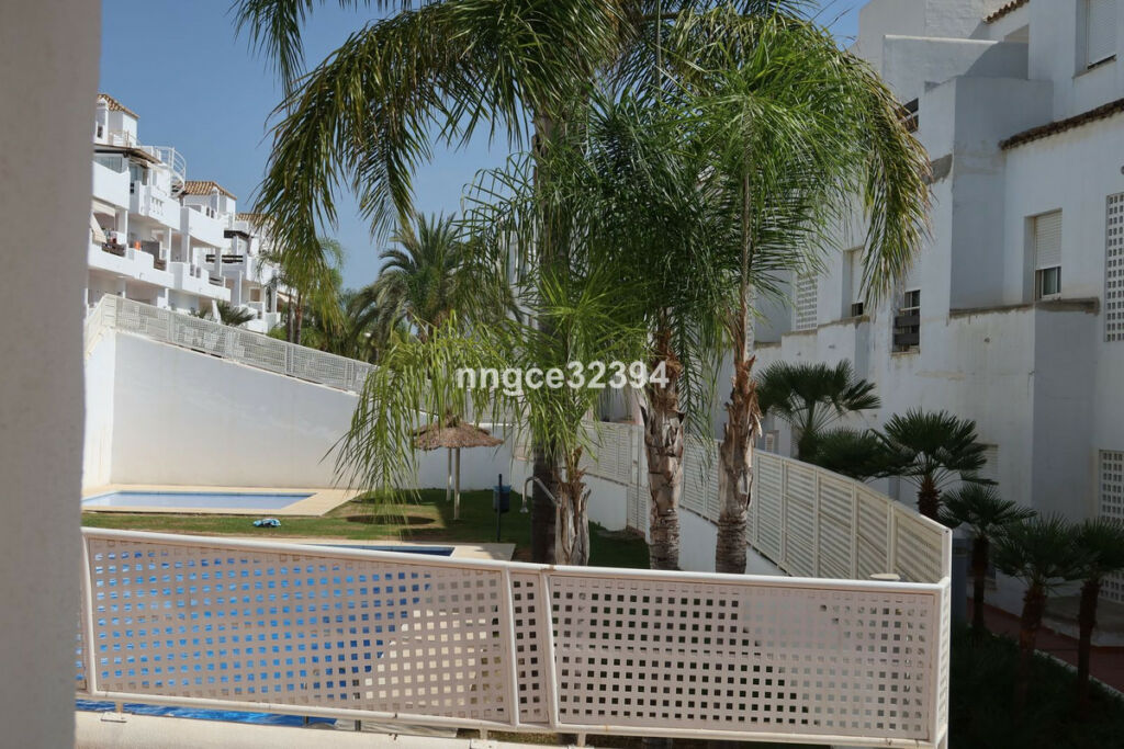 Middle Floor Apartment Estepona Málaga - image 6