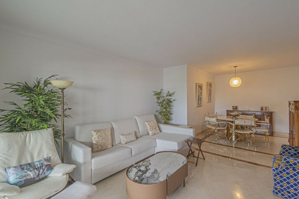 Middle Floor Apartment The Golden Mile Málaga - image 6