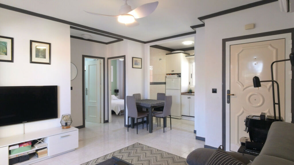 Middle Floor Apartment Torrevieja Alicante - image 6