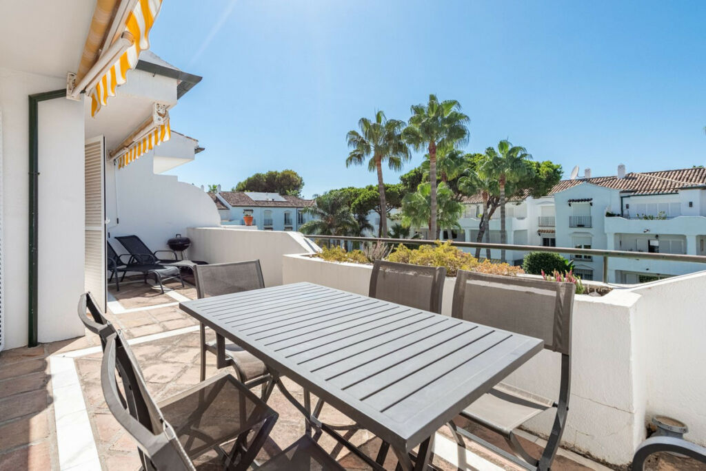 Top Floor Apartment El Presidente Málaga - image 6