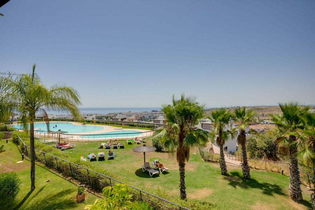 Middle Floor Apartment Estepona Málaga - image 6