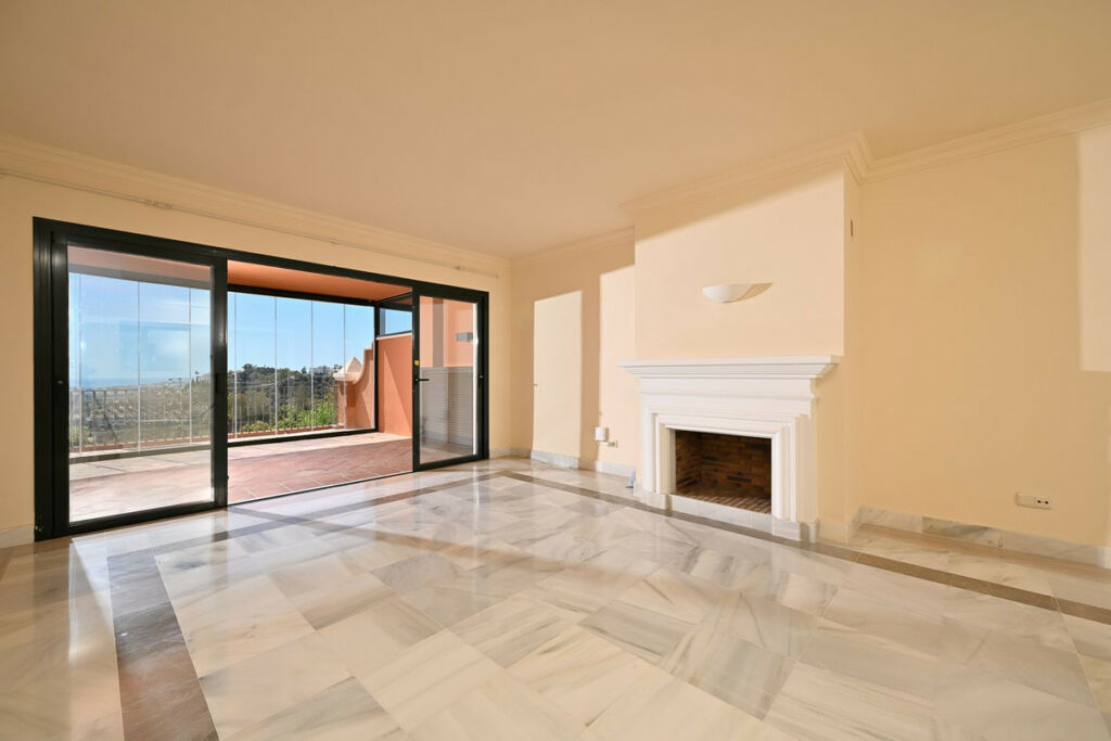Middle Floor Apartment Benahavís Málaga - image 5