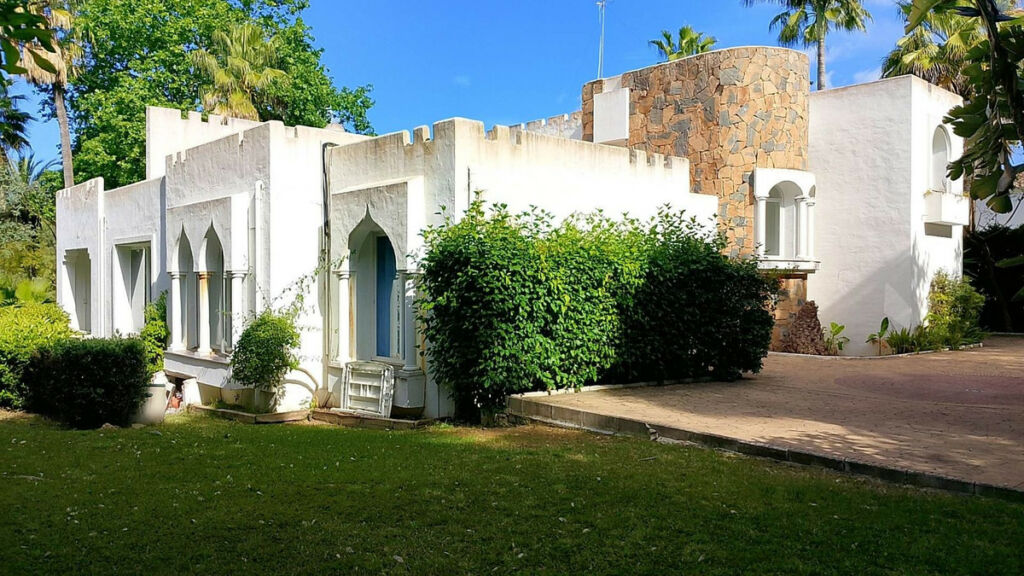 Detached Villa El Paraiso Málaga - image 6