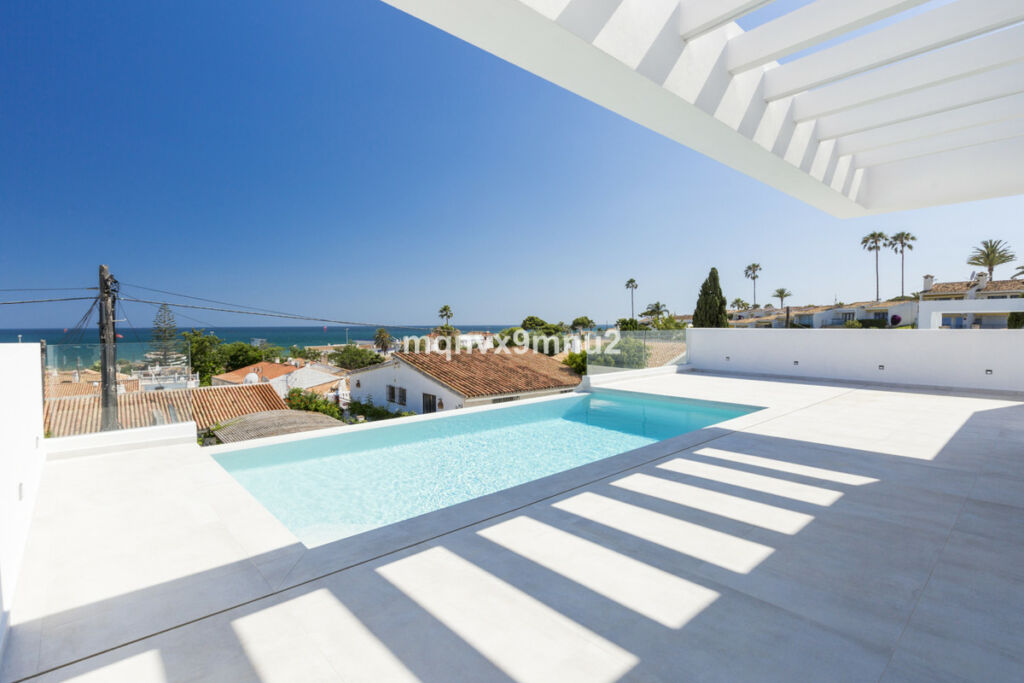 Detached Villa El Chaparral Málaga - image 6