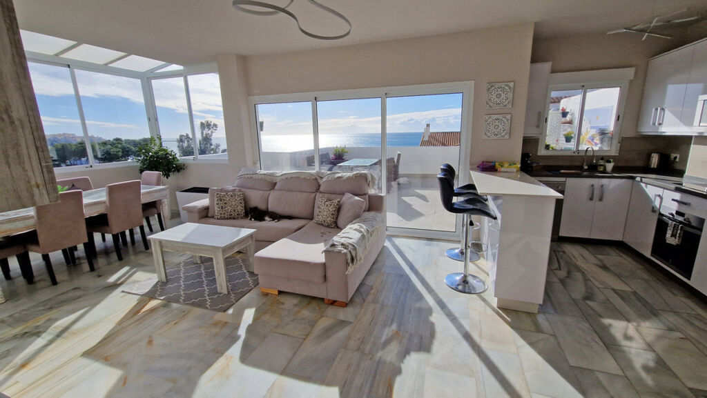 Middle Floor Apartment Estepona Málaga - image 6