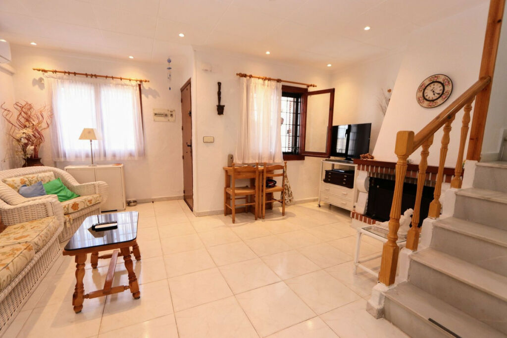 Townhouse Mil Palmeras Alicante - image 6